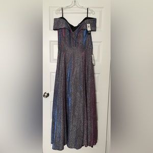 Xscape Silver Sleeveless Formal Gown